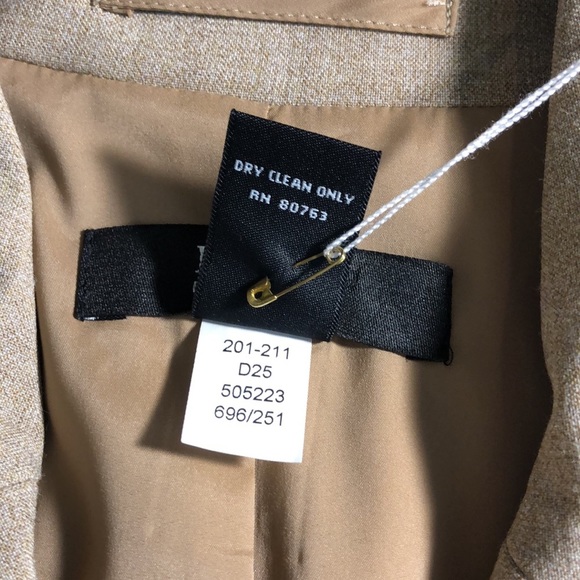 BODY by Victoria complete suit skirt and blazer - Picture 8 of 11